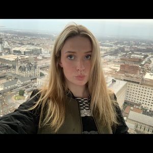 Meet your Posher, Roxanna